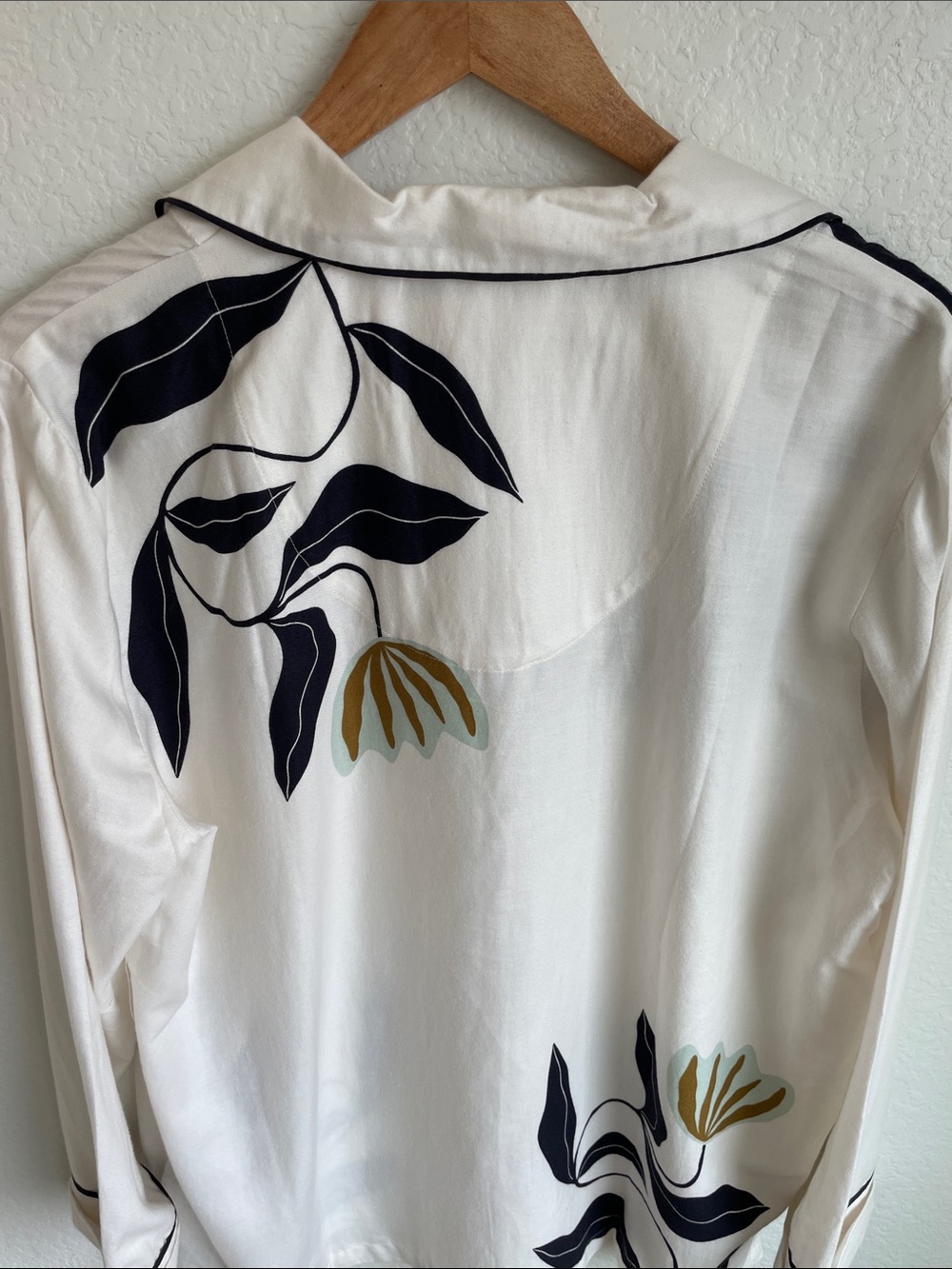 ANTHROPOLOGIE Off-White V-Neck PajamaTop with Bold Floral Contrast • XL - Picture 8 of 11